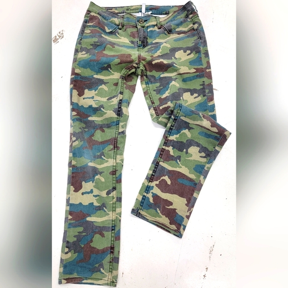 Camo Print Jeans - Picture 1 of 8